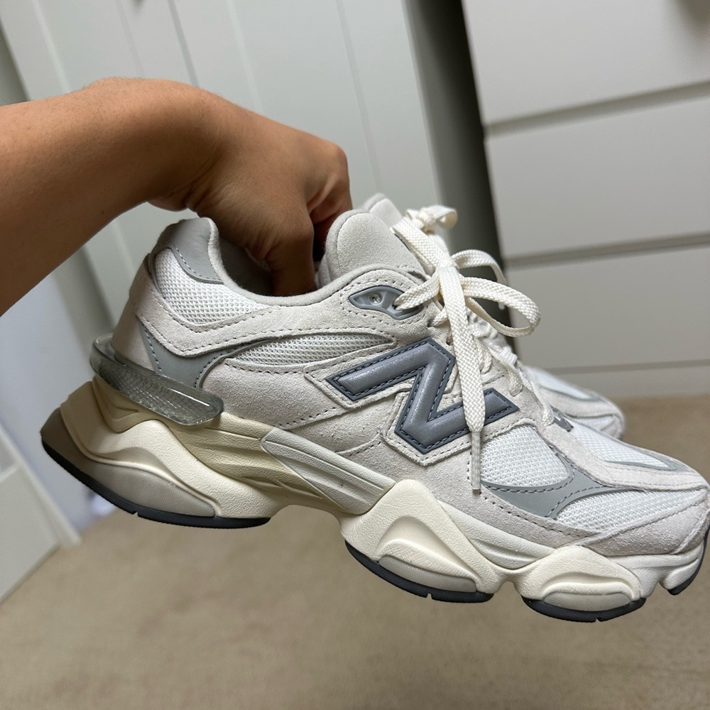 New Balance 9060 Women's Sneakers